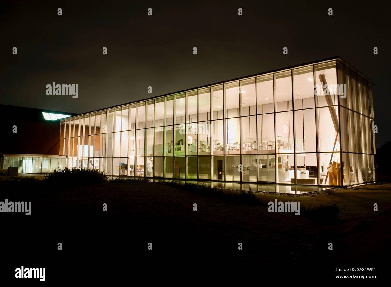 Das Foto zeigt das Äußere des Shimane Museums des antiken Izumo, das von Maki Fumihiko entworfen wurde, in der Stadt Izumo, Präfektur Shimane, Japan Stockfoto