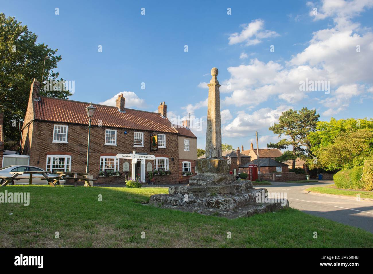 Das Dorf grün im Dorf Lund, einem Dorf und einer Zivilpfarrei im East Riding of Yorkshire, England. Stockfoto
