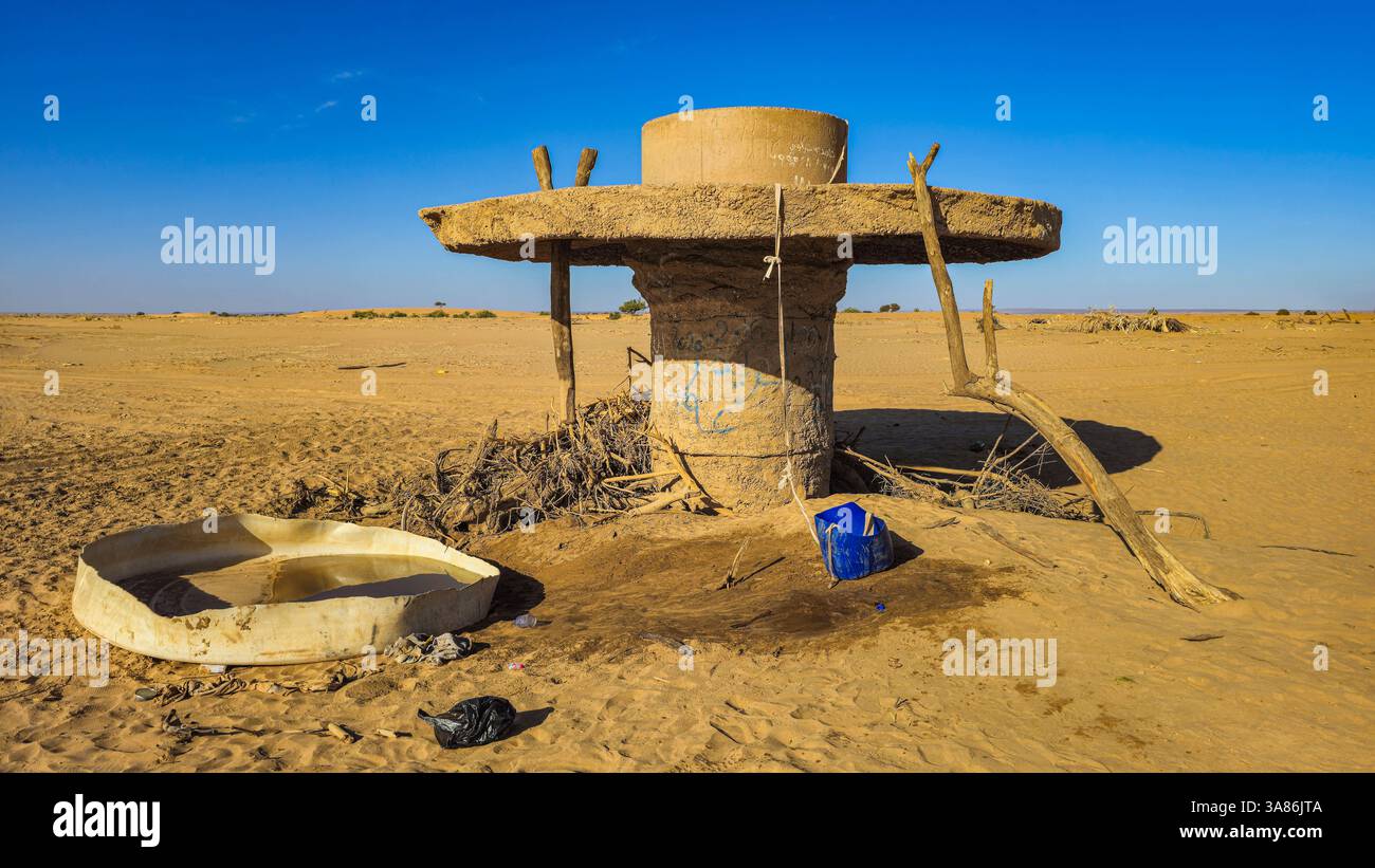 Wasserloch in den Sanddünen, Tibesti-Berge, Tschad Stockfoto
