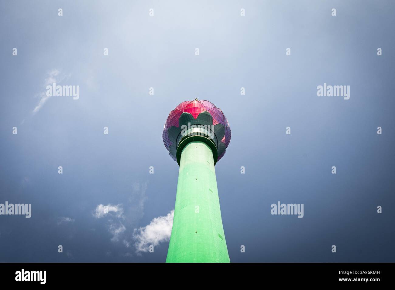 Blick auf den Lotus Tower von unten, Colombo, Sri Lanka Stockfoto