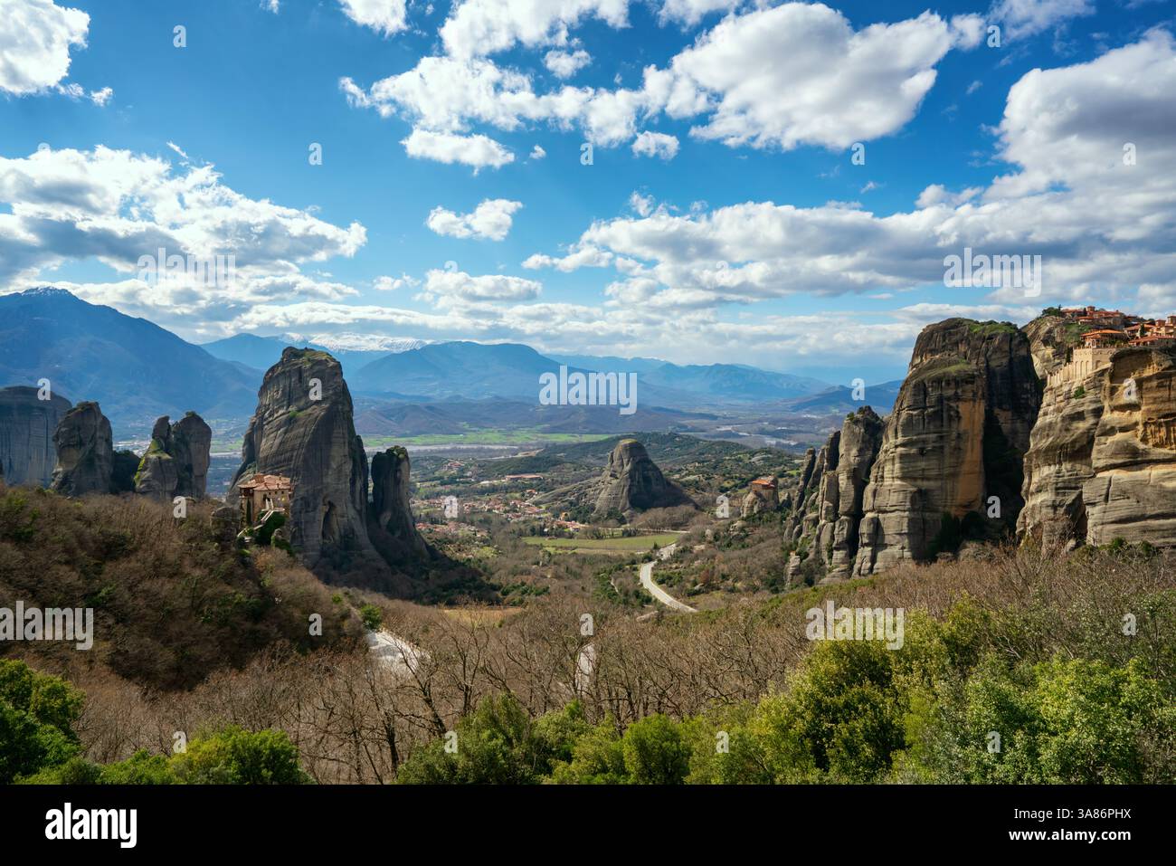 Meteora, altes heiliges Kloster von Rousanos Saint Barbara, Saint Nicholas Anapafsas und Varlaam, UNESCO, Kalabaka, Griechenland Stockfoto