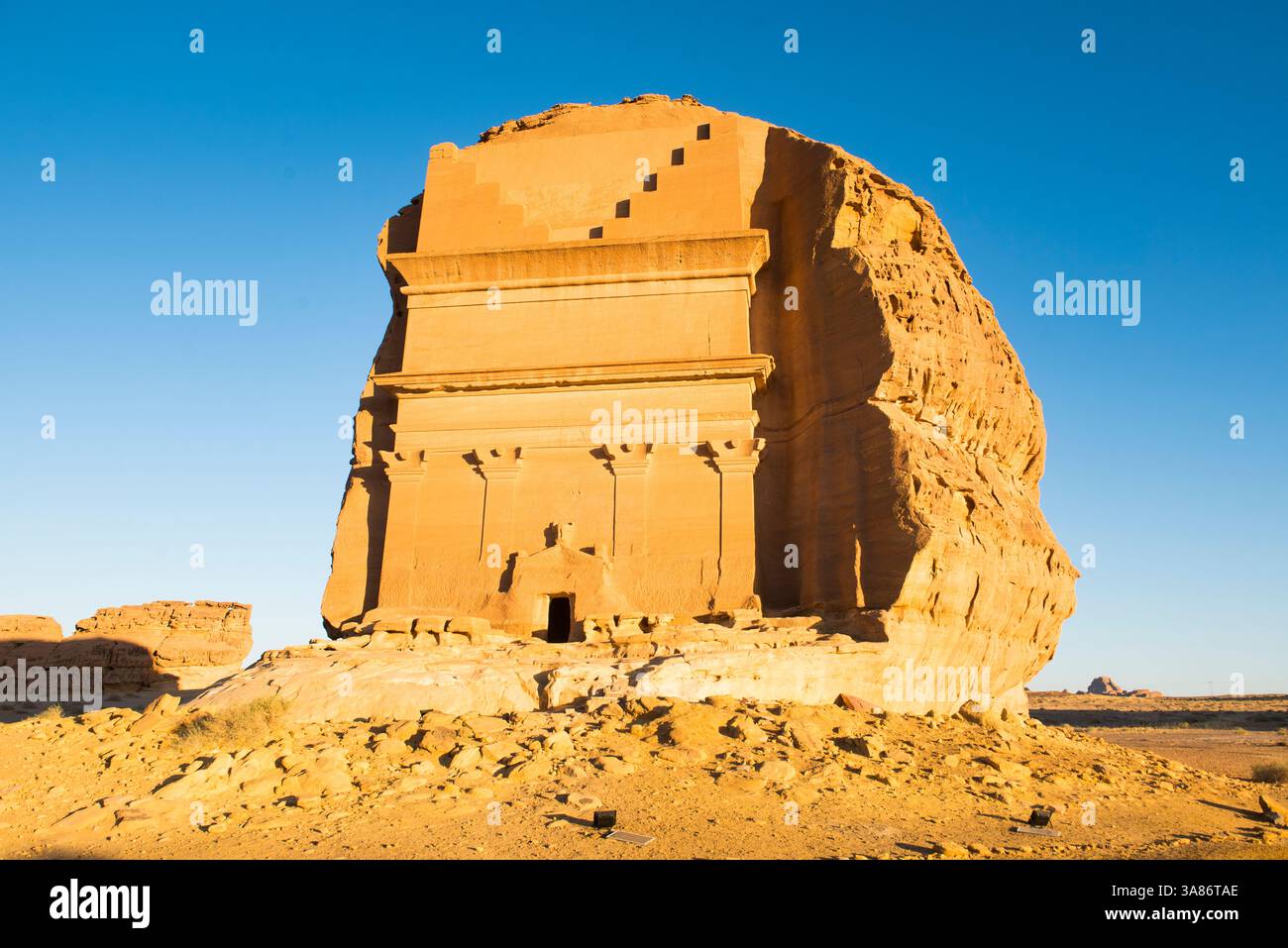 Grabmal von Lihyan, Sohn von Kuza (Qasr al-Farid), in Sandsteinvorsprünge in der Stätte von Hegra, UNESCO, Alula, Provinz Medina, Saudi-Arabien Stockfoto