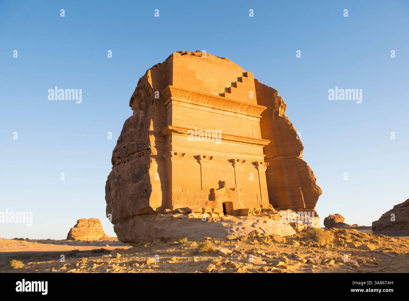 Grabmal von Lihyan, Sohn von Kuza (Qasr al-Farid), in Sandsteinvorsprünge in der Stätte Hegra, UNESCO, Alula, Provinz Medina, Saudi-Arabien Stockfoto
