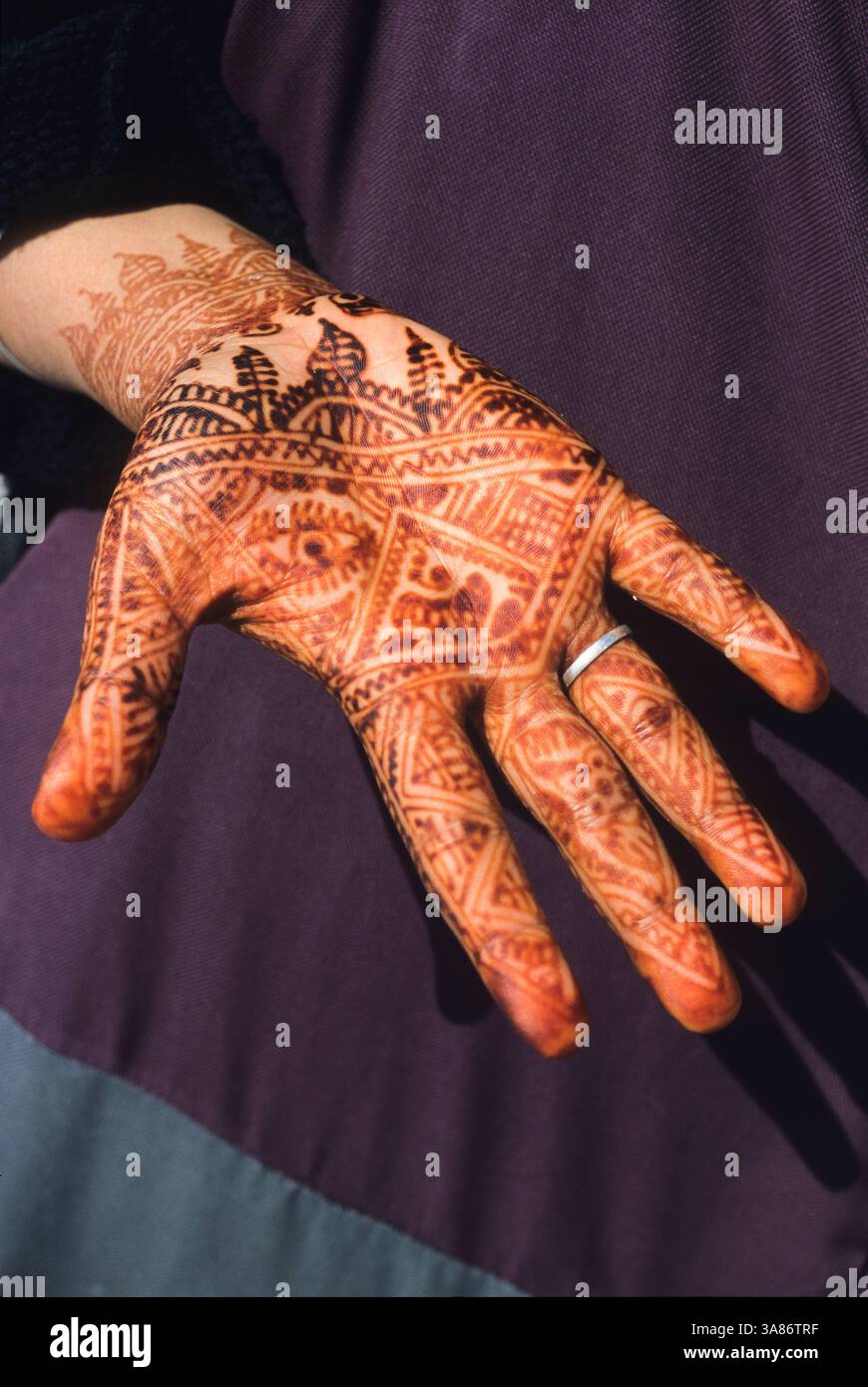 Handdekoriert mit Henna, Marokko Stockfoto