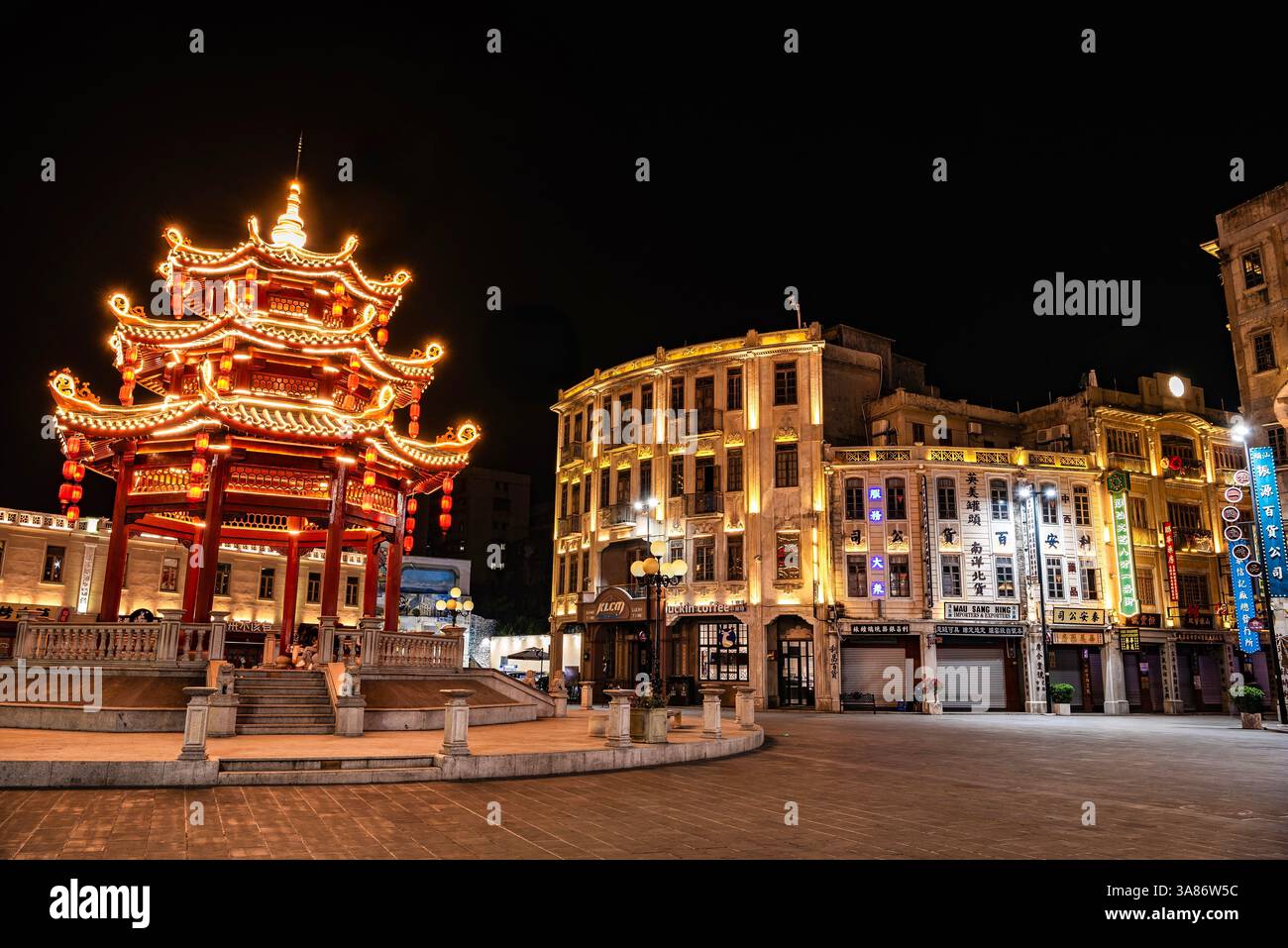 Ruhiger Blick in die Nacht auf Xiaogongyuan (Little Park) in Shantou City, Provinz Guangdong, China Stockfoto