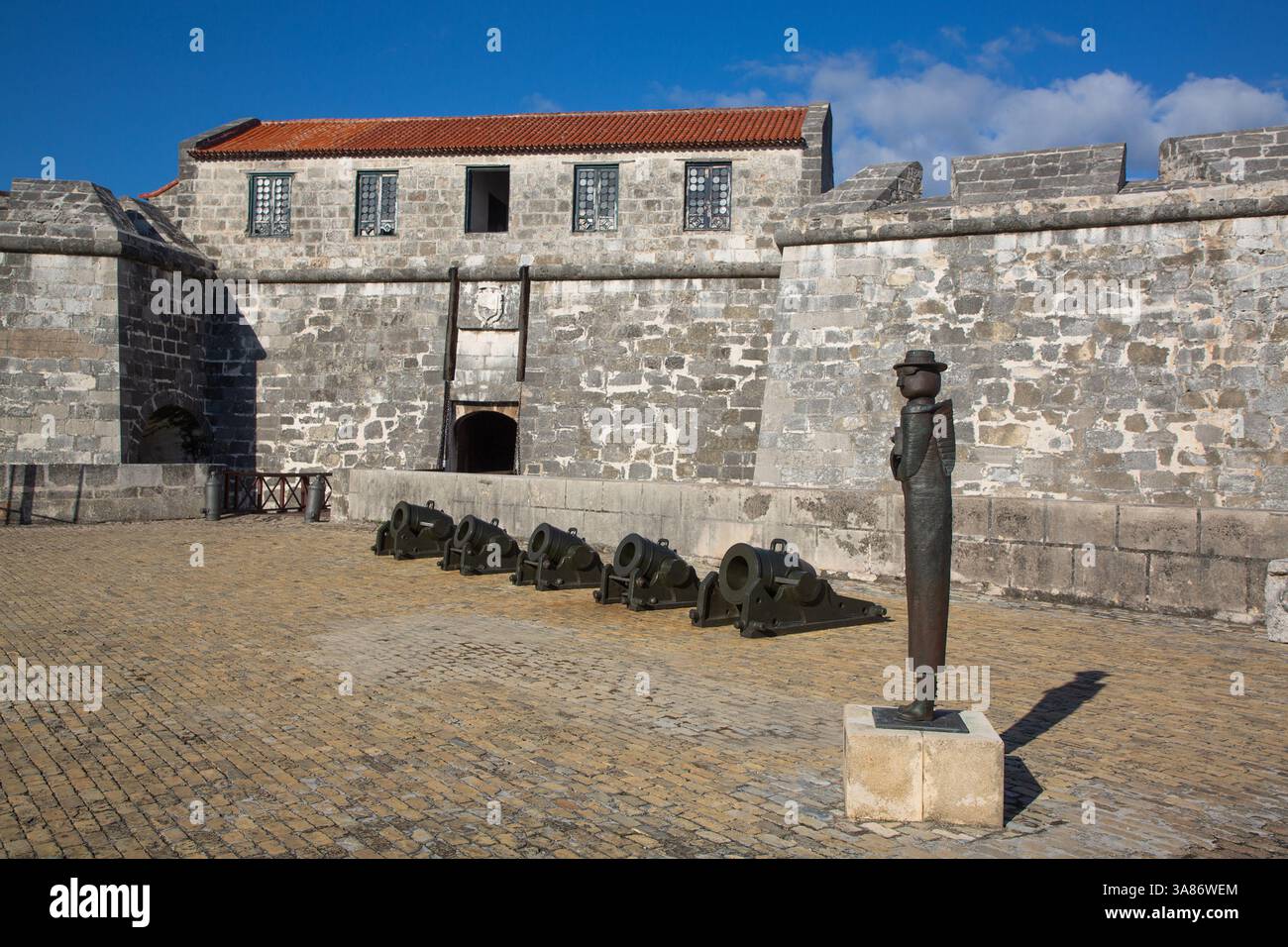 Jahrhunderte alte Kanonen, Havanna Burg der Königlichen Streitkräfte (Castillo de la Real Fuerza), Havanna Altstadt, UNESCO, Havanna, Kuba Stockfoto