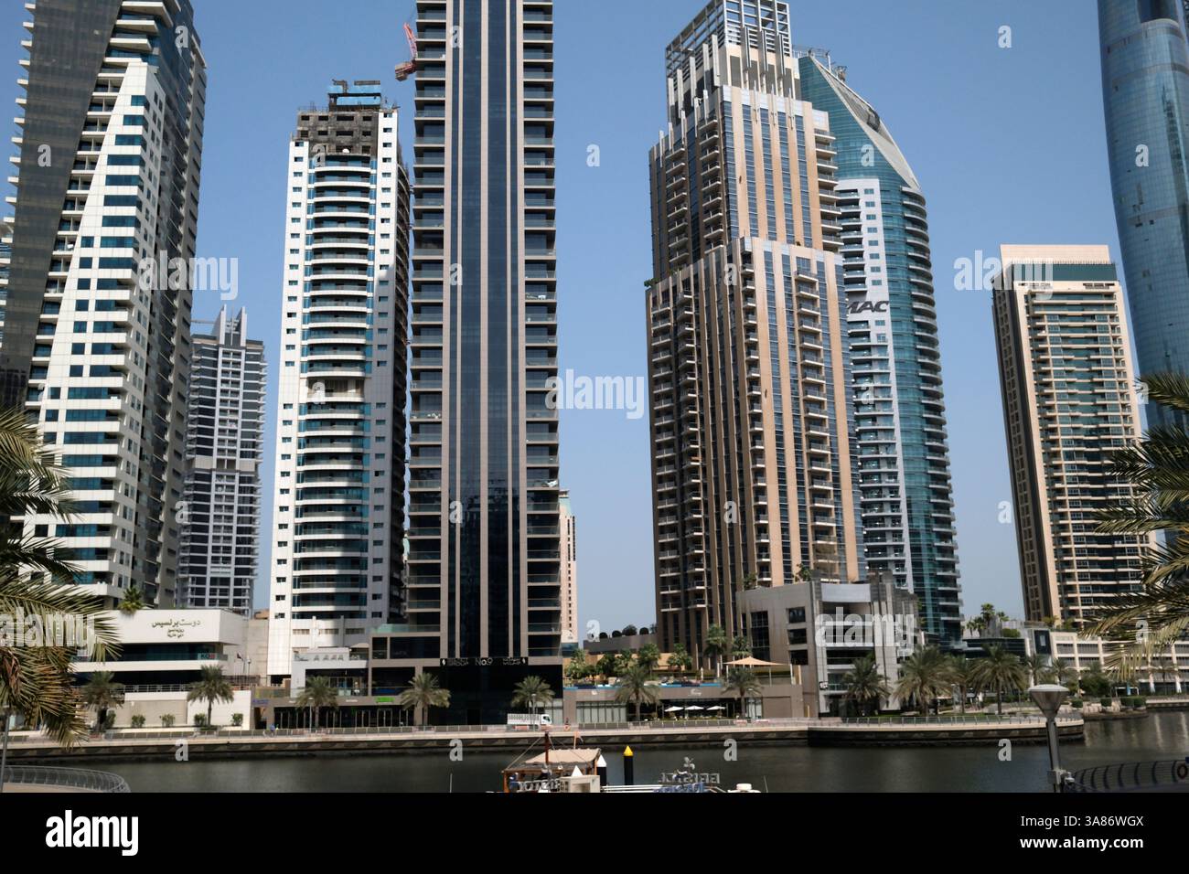 Moderne Architektur, Dubai Wolkenkratzer mit Dubai Marina, Dubai, Vereinigte Arabische Emirate Stockfoto