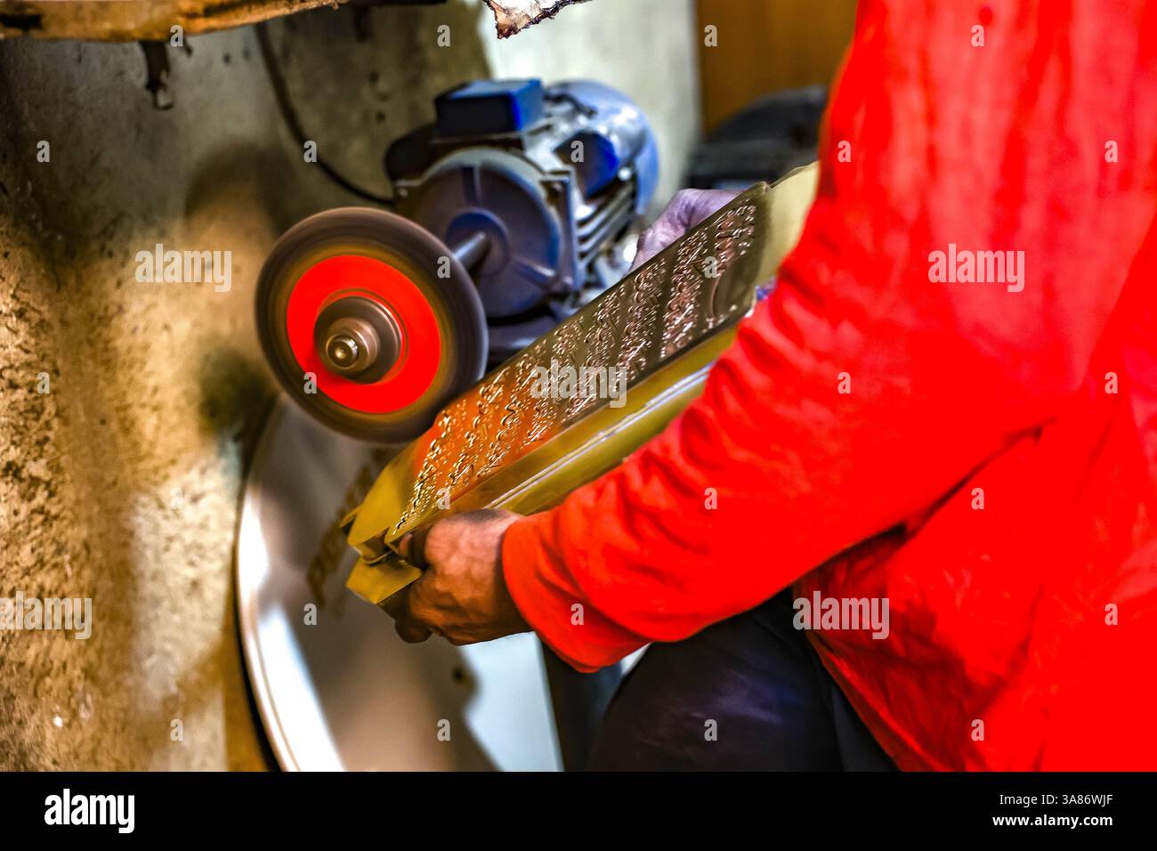 Handwerker in einer Werkstatt in Marrakesch, Marokko Stockfoto