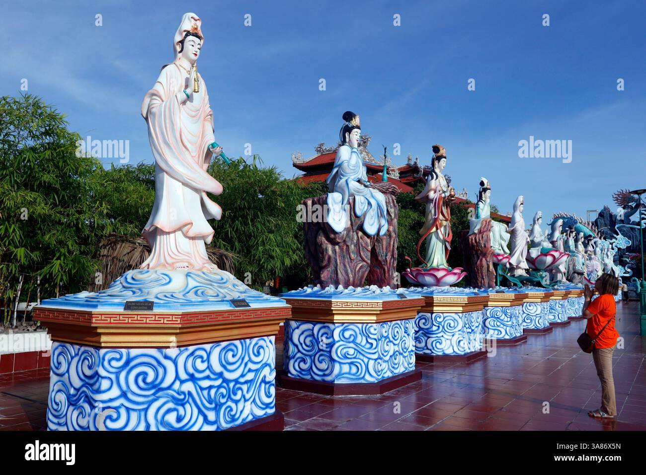 Thien Truc Buddhistische Pagode, Quan am (Quanyin) (Bodhisattva des Mitgefühls) (Göttin der Barmherzigkeit), Bac Lieu, Vietnam Stockfoto