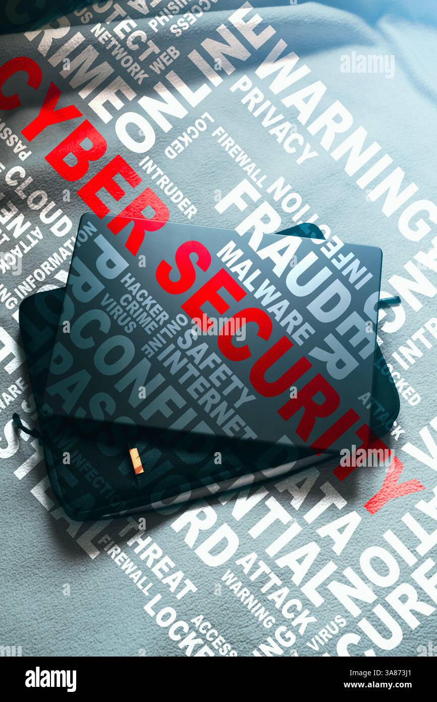 Draufsicht des Laptops mit einer vom System gehackten Warnungs-Hologramm-Schnittstelle. Kompromittiertes Informationskonzept. Cybersicherheit und Cyberkriminalität im Internet. Stockfoto