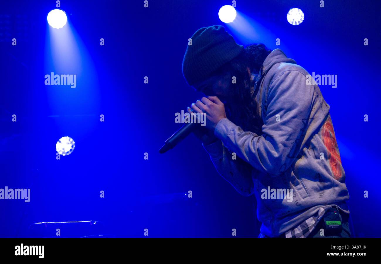 April 2013 - Toronto, Ontario, Kanada - GIANNI LUMINATI von „Walk Off the Earth“ live in der Danforth Music Hall. (Bild: © Jerry Abramowicz/ZUMAPRESS.com) Stockfoto