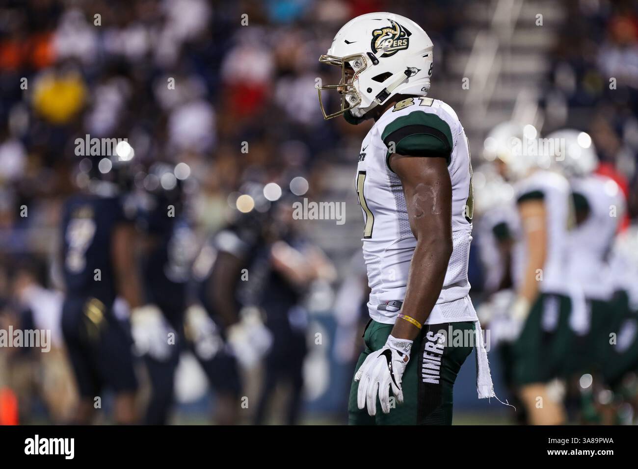 30. September 2017: Charlotte 49ers Wide Receiver Trent Bostick (81) während des NCAA Football Spiels zwischen den Charlotte 49ers und den FIU Panthers im Riccardo Silva Stadium in Miami, Florida. Die FIU Panthers gewannen mit 30:29. Mario Houben/CSM(Kreditbild: &Copy; Mario Houben/CSM via ZUMA Wire) Stockfoto