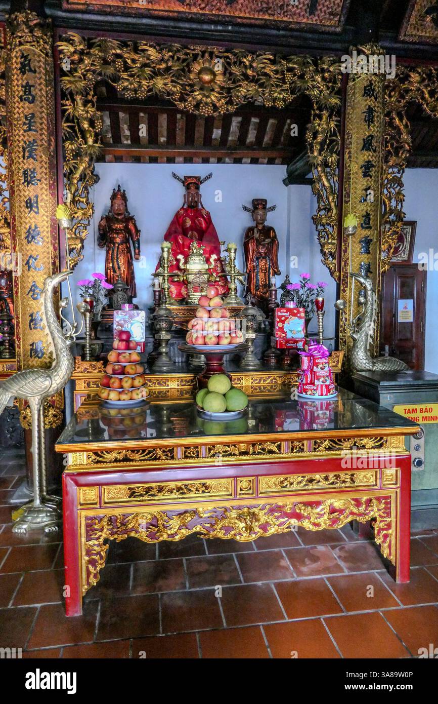 Hanoi, Vietnam, 22. Oktober 2024. Die Tran Quoc Pagode ist der älteste buddhistische Tempel und befindet sich auf einer Insel im West Lake. Stockfoto Hanoi, Vietnam, 22. Oktober 2024. Die Tran Quoc Pagode ist der älteste buddhistische Tempel und befindet sich auf einer Insel im West Lake. Stockfoto