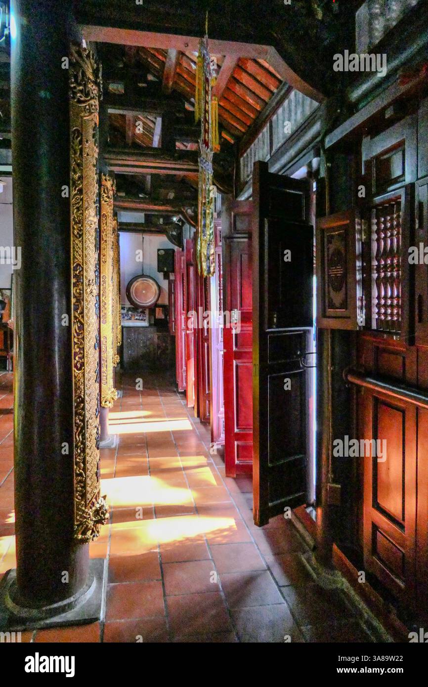 Hanoi, Vietnam, 22. Oktober 2024. Die Tran Quoc Pagode ist der älteste buddhistische Tempel und befindet sich auf einer Insel im West Lake. Stockfoto Hanoi, Vietnam, 22. Oktober 2024. Die Tran Quoc Pagode ist der älteste buddhistische Tempel und befindet sich auf einer Insel im West Lake. Stockfoto