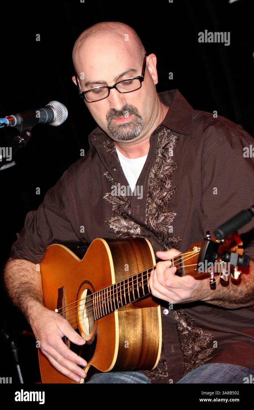 4. April 2009 – Nashville, TN, USA – 4. April 2009 – Nashville, TN – Jeff Cohen trat beim Tin Pan South Songwriter's Festival auf. Foto: Dan Harr/AdMedia (Foto: © Dan Harr/AdMedia via ZUMA Wire) Stockfoto