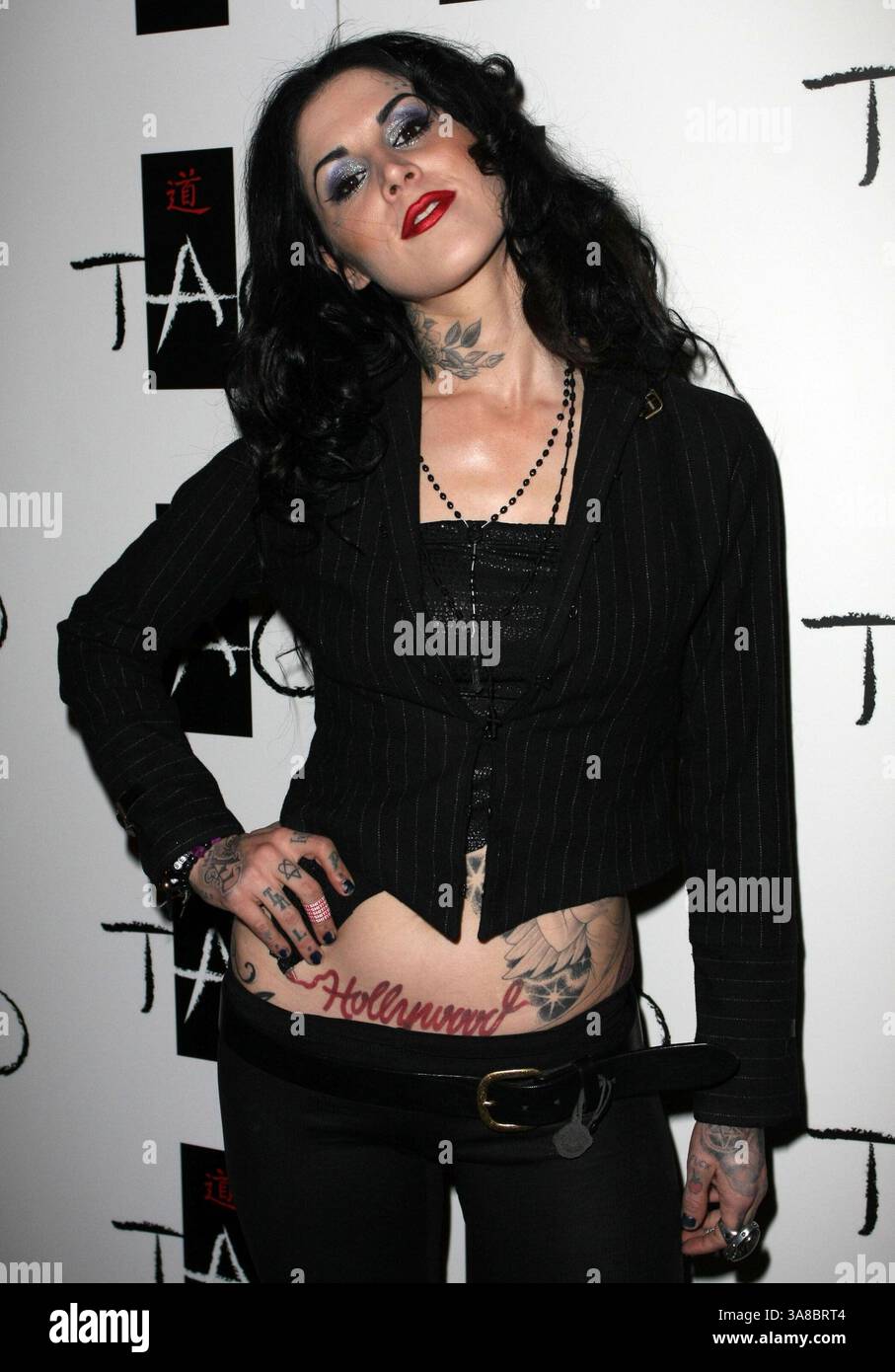 5. Februar 2009 - Las Vegas, Nevada, USA - 05. Februar 2009 - Las Vegas, Nevada - Kat von D. Kat von D von LA Ink feiert die Veröffentlichung ihres neuen Buches „High Voltage Tattoo“ im Tao Nachtclub im Venetian Resort Hotel and Casino. Foto: MJT/AdMedia (Foto: © MJT/AdMedia via ZUMA Wire) Stockfoto
