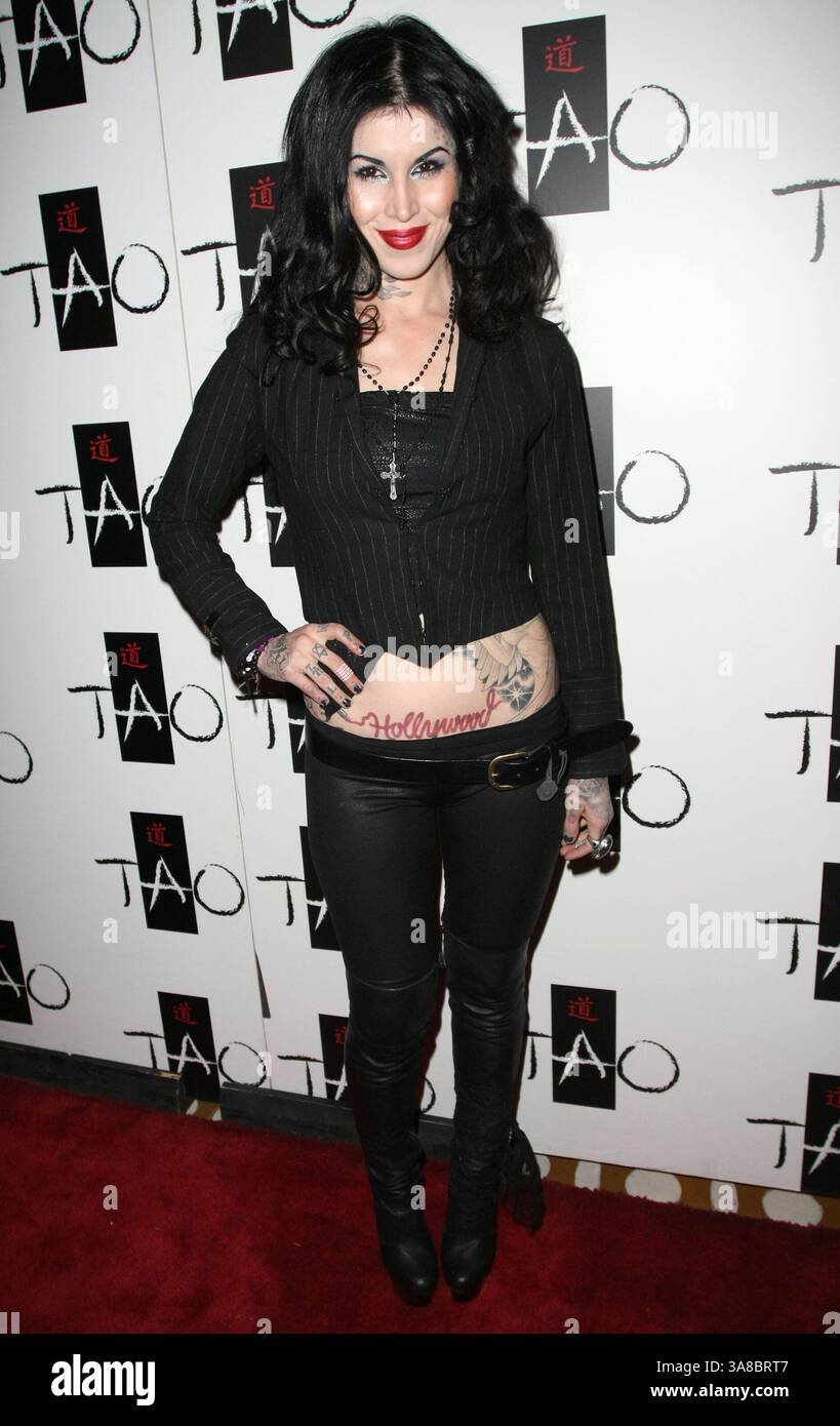 5. Februar 2009 - Las Vegas, Nevada, USA - 05. Februar 2009 - Las Vegas, Nevada - Kat von D. Kat von D von LA Ink feiert die Veröffentlichung ihres neuen Buches „High Voltage Tattoo“ im Tao Nachtclub im Venetian Resort Hotel and Casino. Foto: MJT/AdMedia (Foto: © MJT/AdMedia via ZUMA Wire) Stockfoto