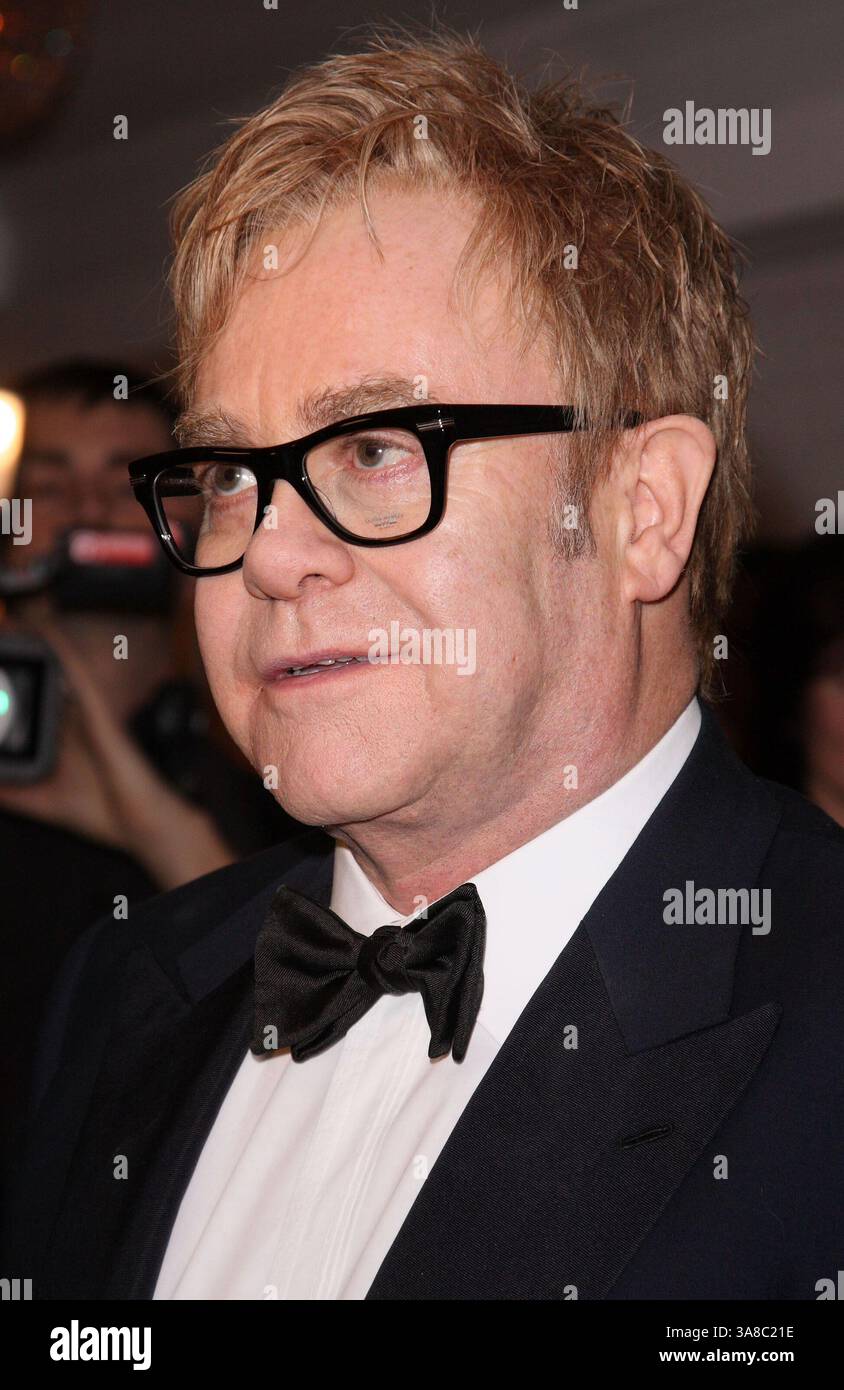 Oktober 2017 – London, Großbritannien, USA – 13. Dezember 2009 – London, England – Elton John. Der Grey Goose Charakter und Cocktails Ball im Gorsvenor House Hotel. Foto: Steve Ross/Capital Pictures (Foto: © Steve Ross) Stockfoto