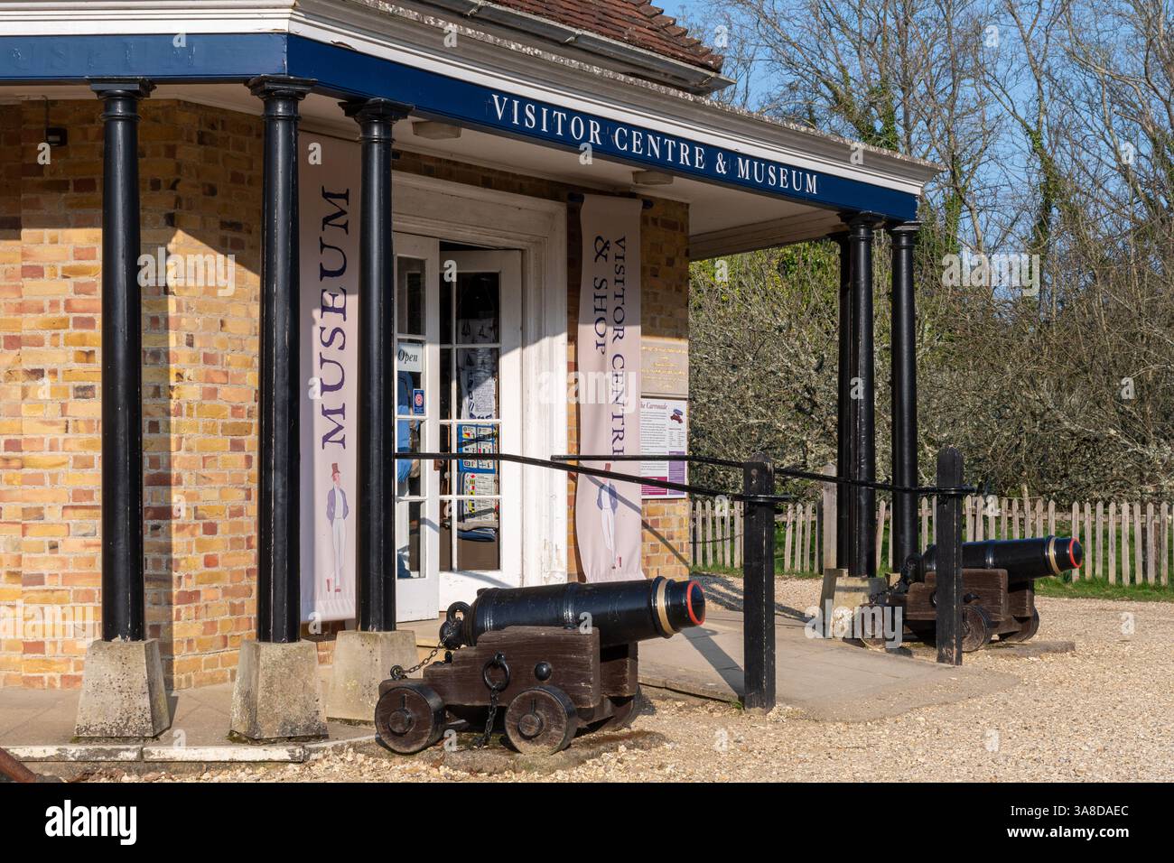 Das Maritime Museum and Visitor Centre in Bucklers Hard, ein Schiffbaudorf aus dem 18. Jahrhundert im New Forest, Hampshire, England, Großbritannien. Stockfoto