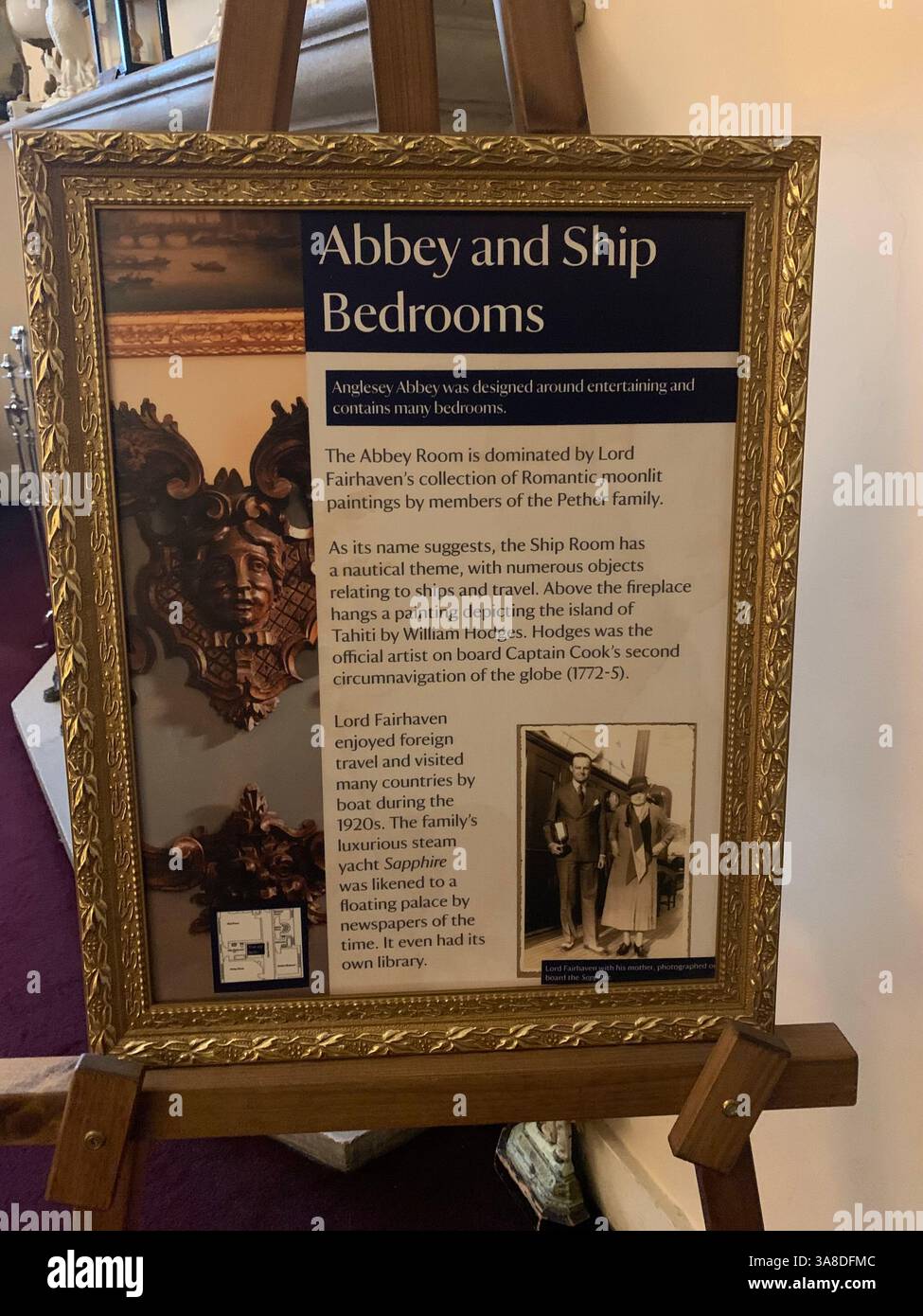 Anglesey Abbey Cambridgeshire Großbritannien England Halle Hundelampen Stand Bilder Teppiche Dekorationen Bibliothek Mary Queen of Scots Henry der achte - Smartphone-aufgenommenes Stockfoto