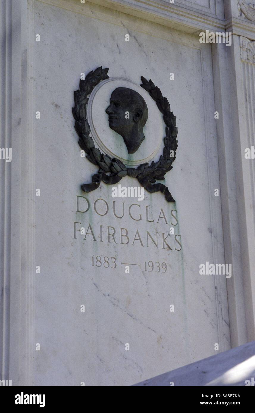 30. September 2005 – Los Angeles, USA – Douglas Fairbanks sen. Geboren am 23.05.1883, gestorben am 12.12.1939. Er war ein bedeutender US-amerikanischer Schauspieler, Regisseur, Drehbuchautor und Produzent in der Ära des Stummfilms Lies at the Forest Lawn - Hollywood Hills Cemetery in Los Angeles. Foto von Wiese/Face-to-Face/AdMedia (Foto: © Wiese/AdMedia via ZUMA Wire) Stockfoto