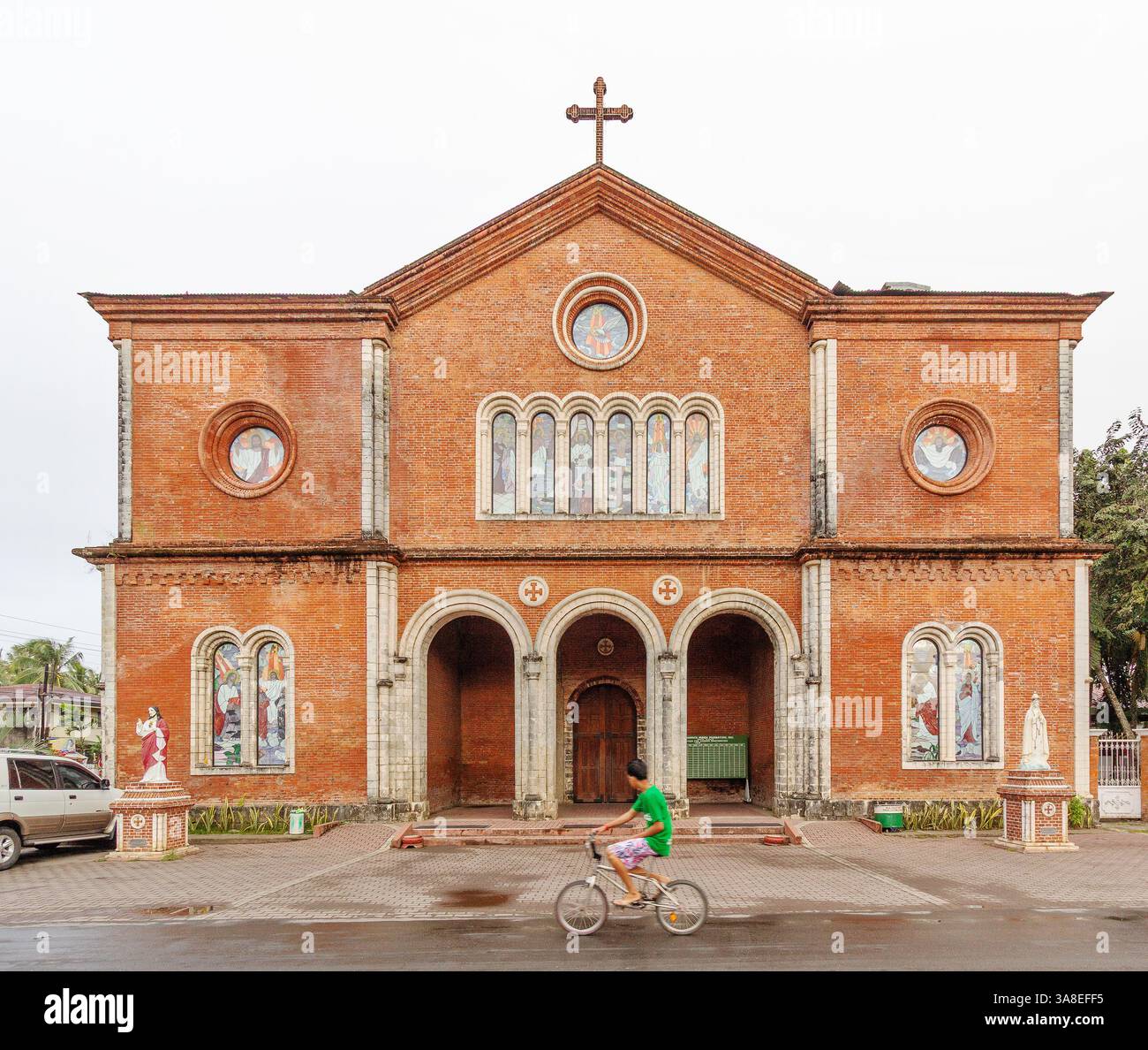 Die Sta. Die Monica Parish Church, eine spanische Kolonialkirche in Iloilo, Philippinen, ist ein historisches Symbol des katholischen Erbes Stockfoto