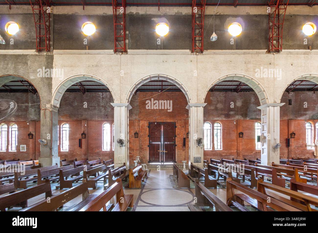 Die Sta. Die Monica Parish Church, eine spanische Kolonialkirche in Iloilo, Philippinen, ist ein historisches Symbol des katholischen Erbes Stockfoto