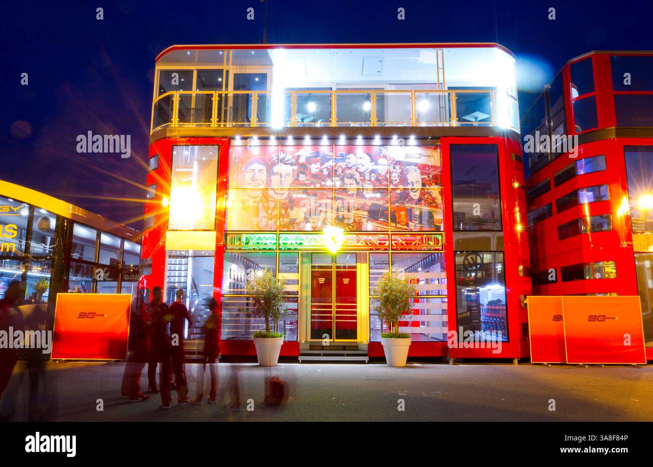 Monza, Italien - 07 September, 2019: FIA Formula One World Championship, Grand Prix von Italien, Wohnmobile in der Nacht in der F1 Paddock, Blaue Stunde, Nacht, Nachts, Racing, Blaue Stunde, Stockfoto