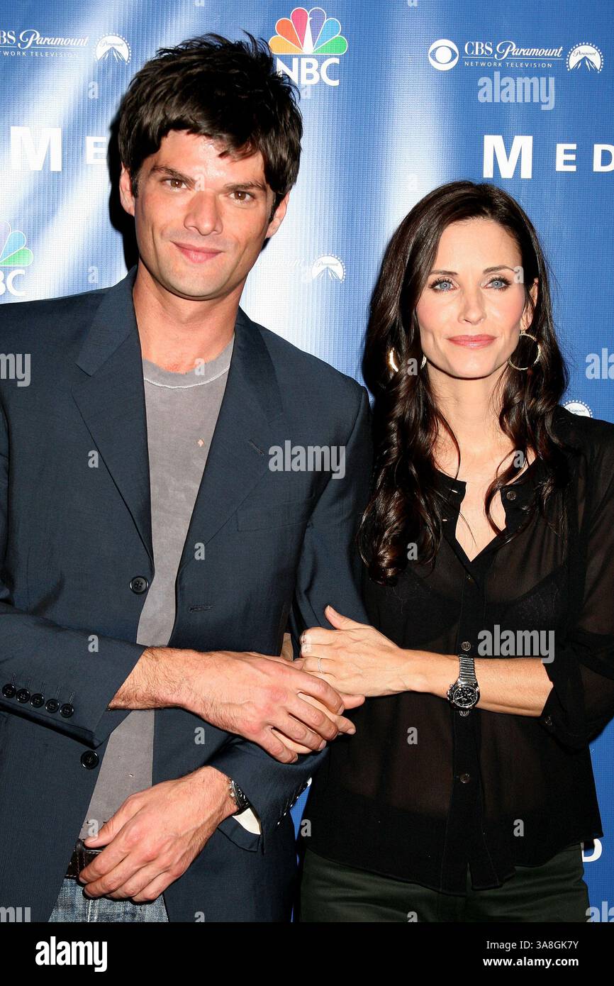 Oktober 2006 – Los Angeles, CA, USA – 26. Oktober 2006 – Los Angeles, Kalifornien. Richard Cox und Courteney Cox Arquette. NBC veranstaltet Ã’MediumÃ“ Supernatural SoirÅ½e in der Stephen Cohen Gallery. Foto: Byron Purvis/AdMedia (Foto: © Byron Purvis/AdMedia via ZUMA Wire) Stockfoto