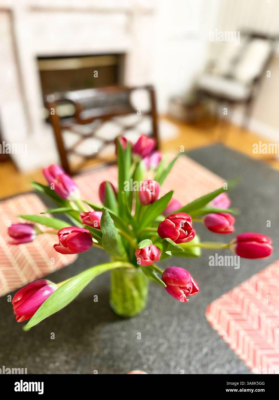 Tulpen auf den Tisch Stockfoto