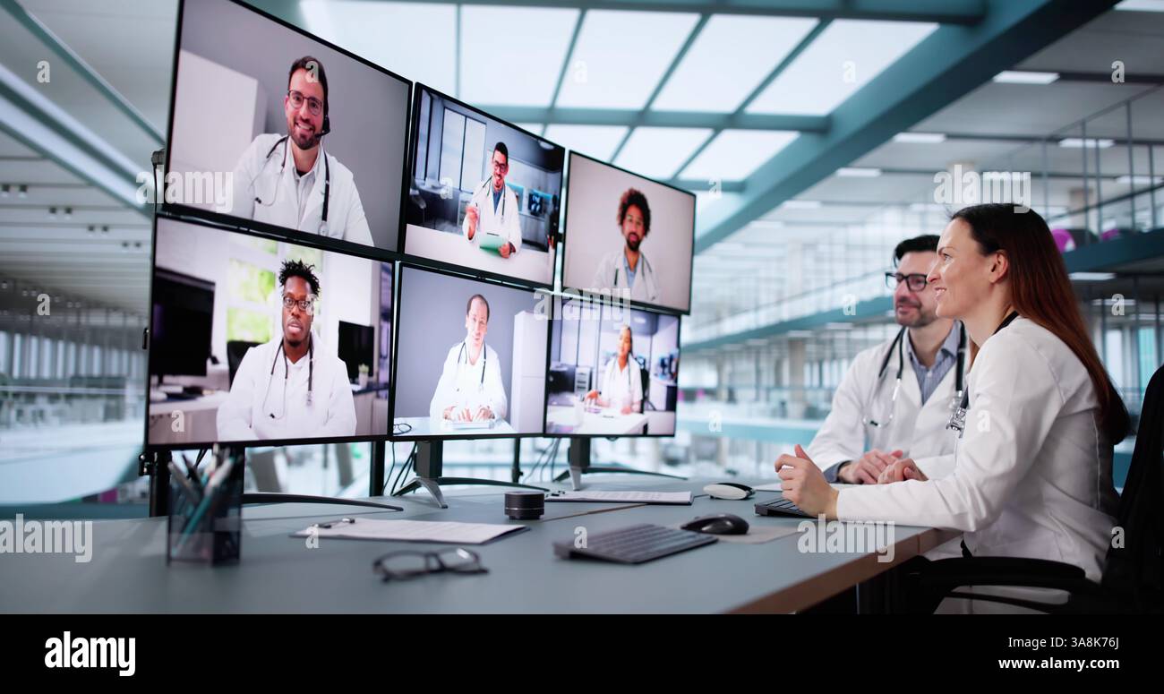 Männlicher Arzt in Online-Videokonferenz mit weiblicher Krankenschwester am Computer. Stockfoto