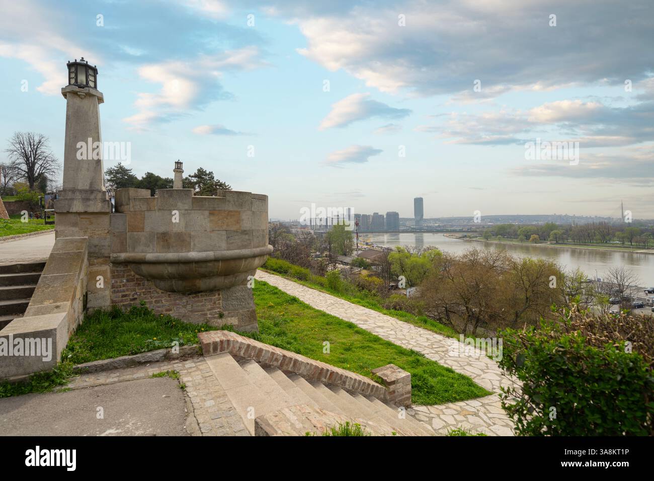 Belgrad, Serbien. März 2025. Panoramablick auf die Hauptpromenade Vista Point im Stadtzentrum Stockfoto