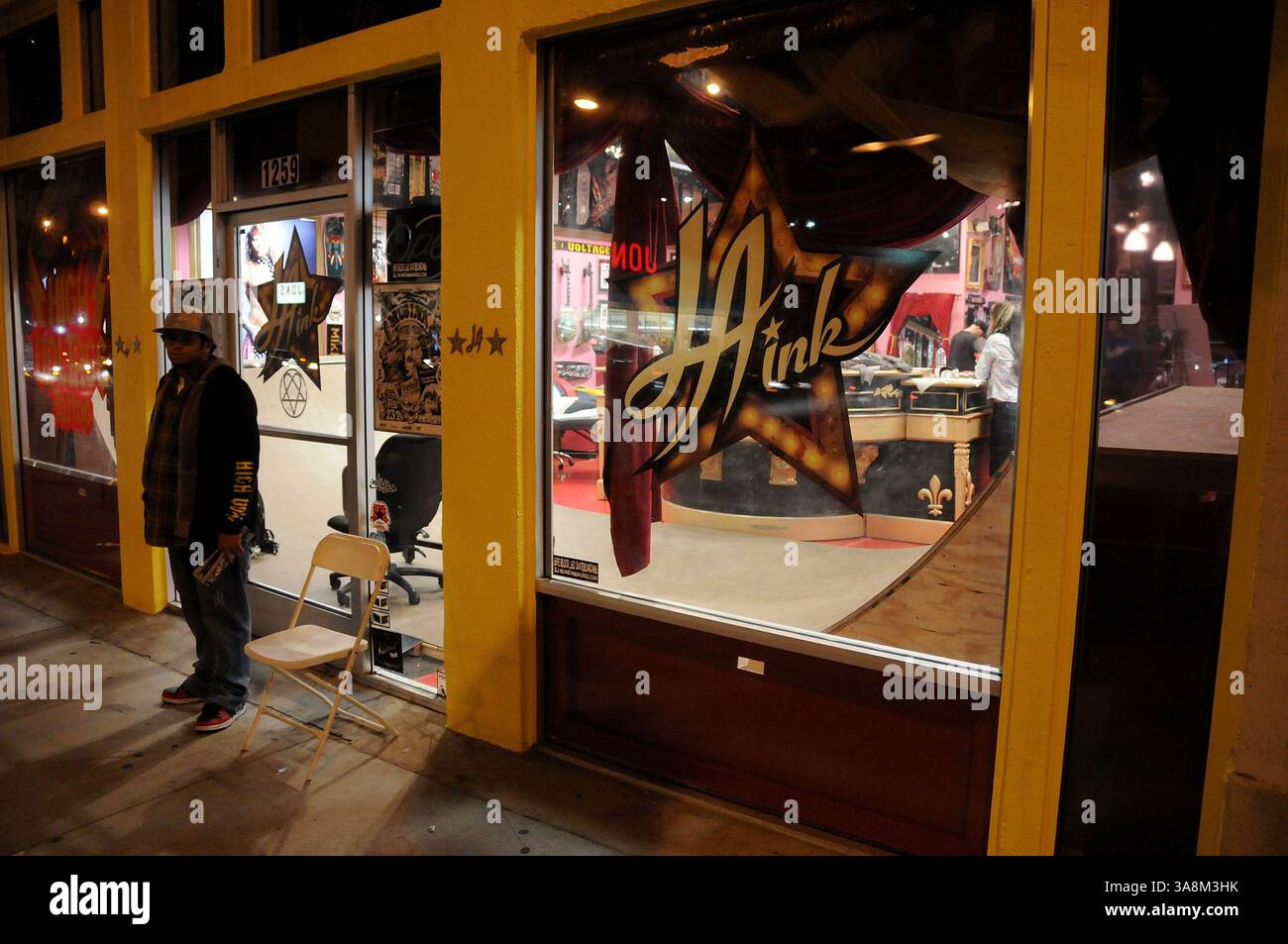 5. Februar 2008 - West Hollywood, Kalifornien, USA - 05. Februar 2008 - West Hollywood, Kalifornien - Kat von D's L.A. Ink ''High Voltage Tattoo'' Shop in der La Brea Avenue. Foto: Byron Purvis/AdMedia (Foto: © Byron Purvis/AdMedia via ZUMA Wire) Stockfoto