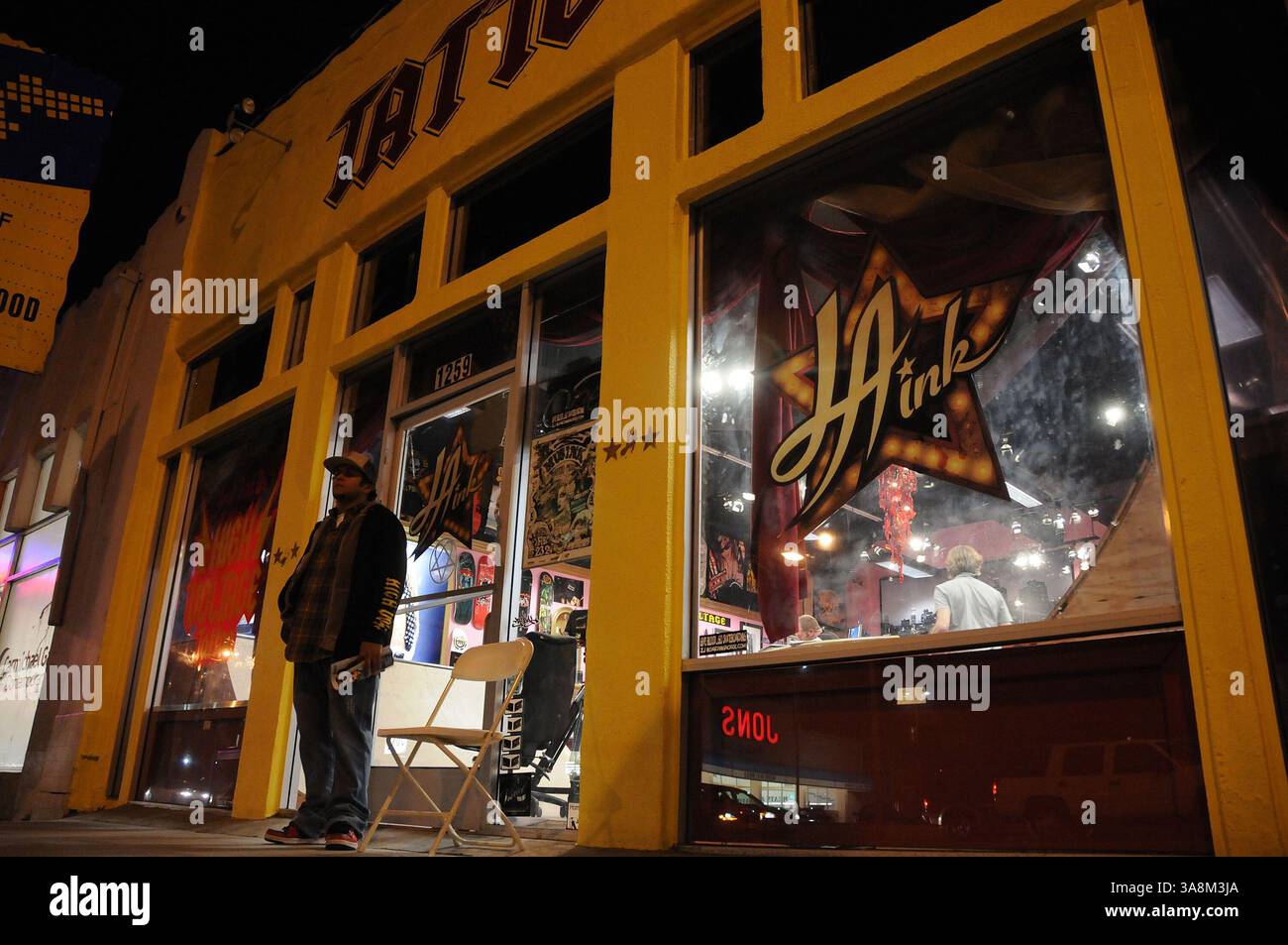 5. Februar 2008 - West Hollywood, Kalifornien, USA - 05. Februar 2008 - West Hollywood, Kalifornien - Kat von D's L.A. Ink ''High Voltage Tattoo'' Shop in der La Brea Avenue. Foto: Byron Purvis/AdMedia (Foto: © Byron Purvis/AdMedia via ZUMA Wire) Stockfoto