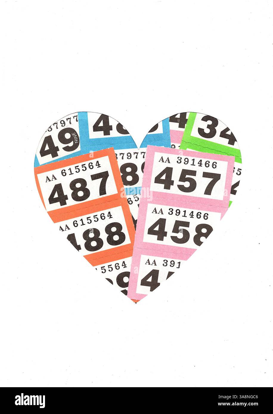 Eine Montage von Vintage-Verlosungskarten in Form eines Herzens auf weißem Hintergrund. Stockfoto