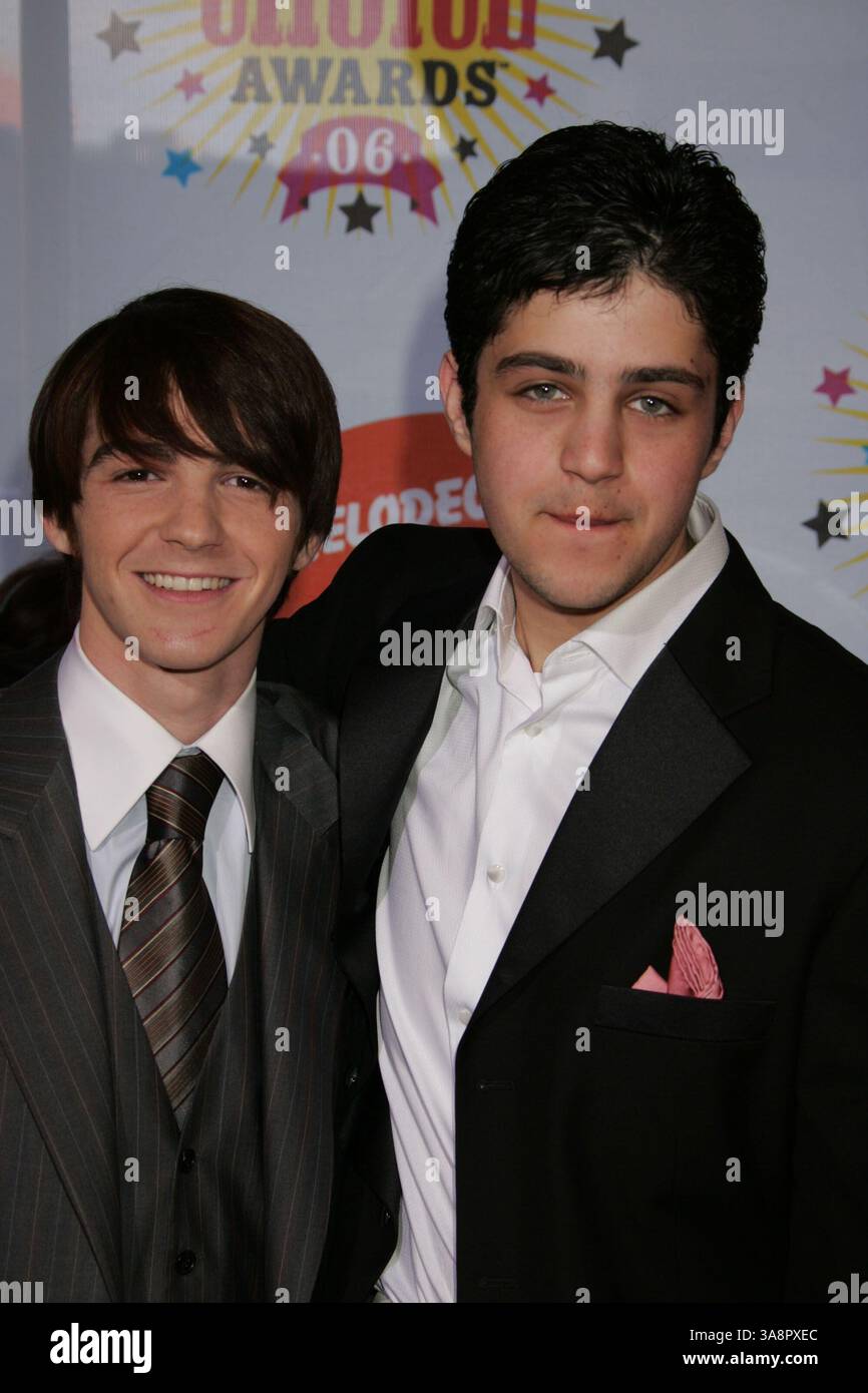 April 2006 – Westwood, KALIFORNIEN, USA – 1. April 2006 – Westwood, Kalifornien – Drake Bell und Josh Peck. Nickelodeon's 19th Annual Kids' Choice Awards - Orange Carpet im Pauley Pavilion. Foto: Russ Elliot/AdMedia (Foto: © Russ Elliot/AdMedia via ZUMA Wire) Stockfoto April 2006 – Westwood, KALIFORNIEN, USA – 1. April 2006 – Westwood, Kalifornien – Drake Bell und Josh Peck. Nickelodeon's 19th Annual Kids' Choice Awards - Orange Carpet im Pauley Pavilion. Foto: Russ Elliot/AdMedia (Foto: © Russ Elliot/AdMedia via ZUMA Wire) Stockfoto