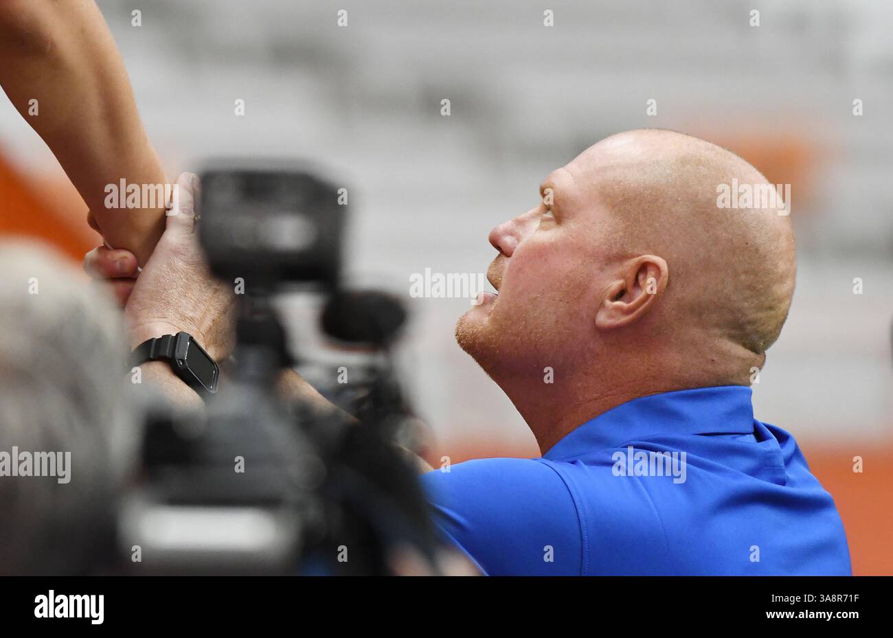 9. September 2017: Scott Shafer, Verteidigungskoordinator der mittleren Tenessee, begrüßt Fans bei der Rückkehr zum Carrier Dome. Middle Tenessee an der Syracuse University bei The Carrier in Syracuse, NY. Foto von Alan Schwartz/Cal Sport Media (Kreditbild: &Copy; Alan Schwartz/CSM via ZUMA Wire) Stockfoto