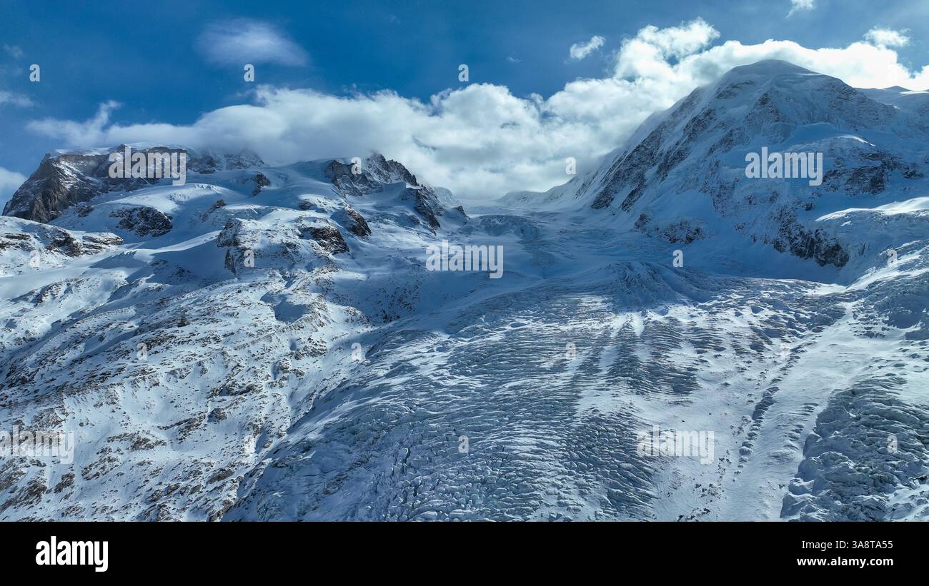 Gorner Gletscher oder Grenzgletscher und Monte Rosa, Zermatt, Schweizer Alpen Panoramablick auf die Berge von der Gornergrat Aussichtsplattform, berühmtes Wahrzeichen von Swit Stockfoto