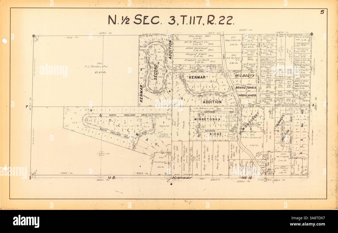 Dieser atlas enthält detaillierte Karten von Minnetonka Village mit Abschnitten zum Eigentum, Abschnittslinien, Eisenbahnstrecken und einem Index zu Erweiterungen, die wertvolle historische Zusammenhänge für die Entwicklung des Dorfes bieten. Stockfoto