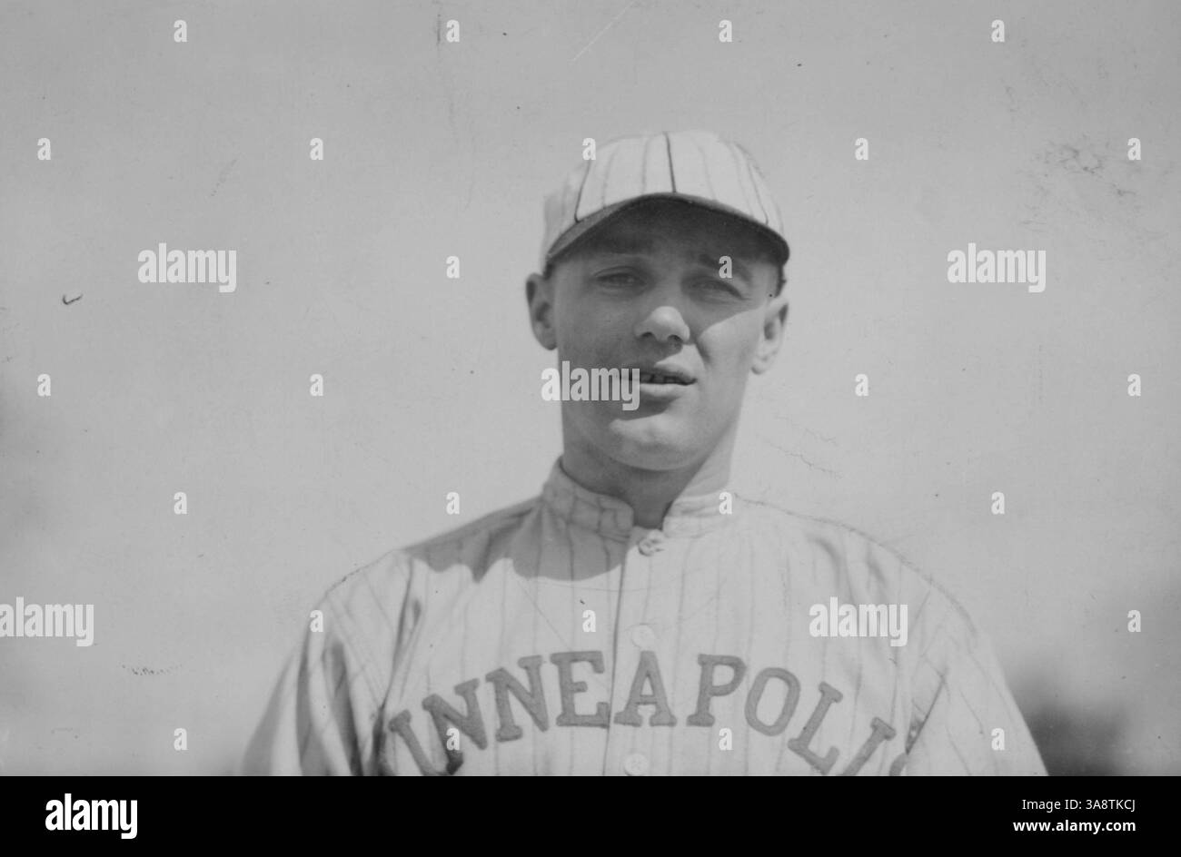 Hollis McLaughlin war ein Pitcher für die Minneapolis Millers, der auf einem historischen Sportfoto gezeigt wurde. Stockfoto