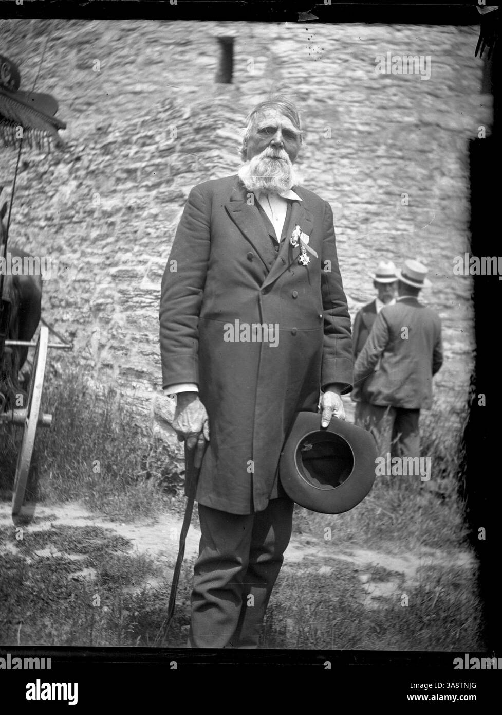 Colonel William Colvill, der das erste Minnesota-Regiment in der Schlacht von Gettysburg kommandierte, wird bei einem Wiedersehen in Fort Snelling abgebildet. Er trägt seine Medaillen vor einem sechseckigen Gebäude, um seiner heldenhaften Rolle im Bürgerkrieg zu gedenken. Stockfoto
