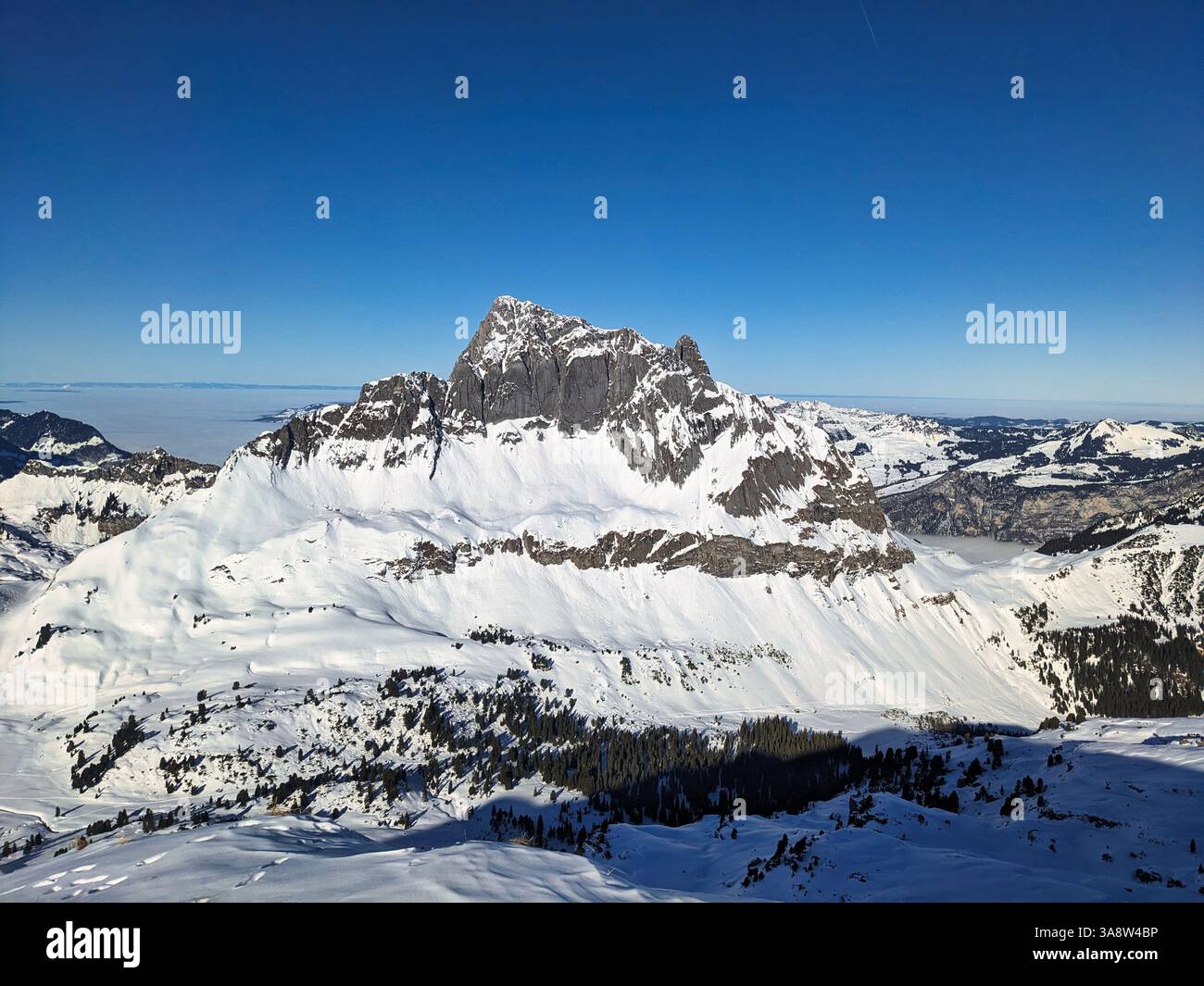 Skitour in den Glarner Alpen mit Blick auf den Murtschenstock bei Schilt. Skibergsteigen im Winter. Winter Berglandschaft. Hohe Qualität p Stockfoto