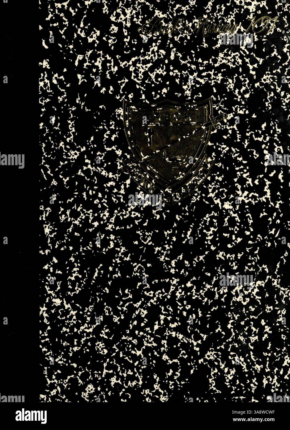 Das Breck Mustang Jahrbuch 1988 erfasst die Aktivitäten, Leichtathletik, Vereine, Schüler und Veranstaltungen aus dem Schuljahr 1987-1988 an der Breck School. Stockfoto