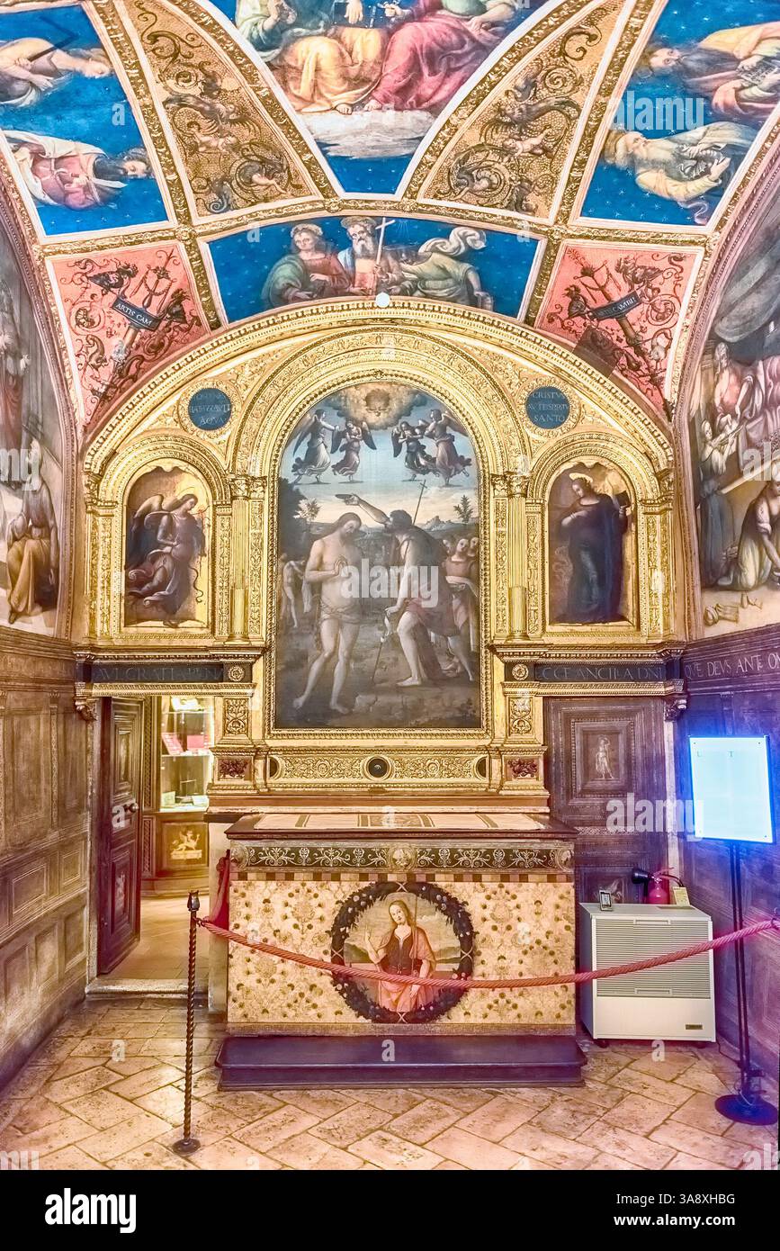 PERUGIA, ITALIEN - 12. JANUAR: Blick auf die Innenräume von Collegio del Cambio, historischem Sitz der Wechselgilde im Palazzo dei priori in der Stadt o Stockfoto