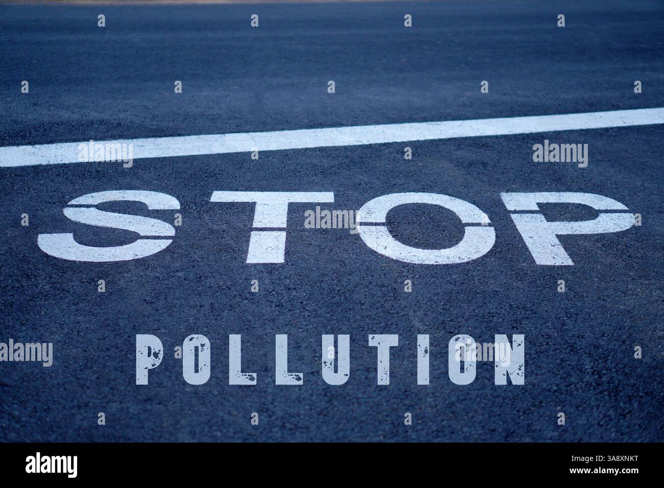 Stopp Verschmutzung Konzept. Worte auf dem Asphalt geschrieben. Stockfoto