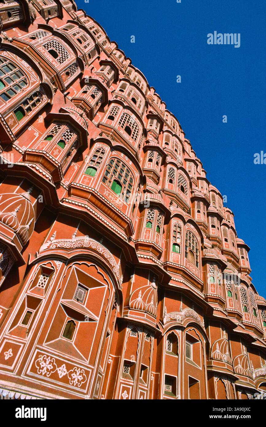 Hawa Mahal (Palast der Winde), erbaut als Aussichtsplattform für die Frauen des königlichen Haushalts im Jahre 1799 - Jaipur, Rajasthan, Indien Stockfoto