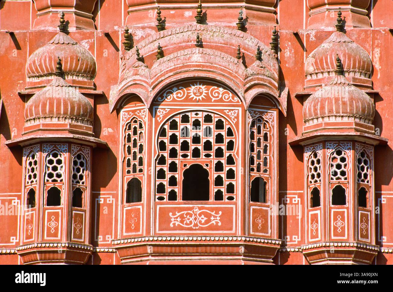 Hawa Mahal (Palast der Winde), erbaut als Aussichtsplattform für die Frauen des königlichen Haushalts im Jahre 1799 - Jaipur, Rajasthan, Indien Stockfoto