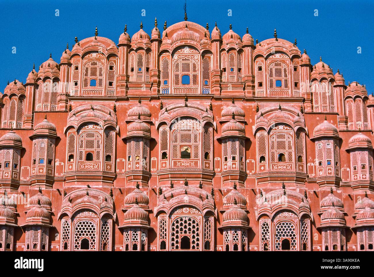 Hawa Mahal (Palast der Winde), erbaut als Aussichtsplattform für die Frauen des königlichen Haushalts im Jahre 1799 - Jaipur, Rajasthan, Indien Stockfoto