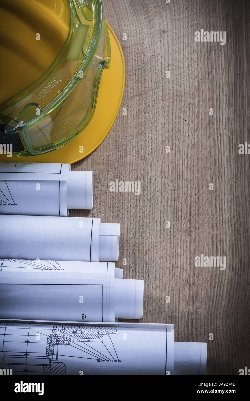 Draufsicht auf die Baupläne und die Schutzkappe der Kunststoffbrille Stockfoto