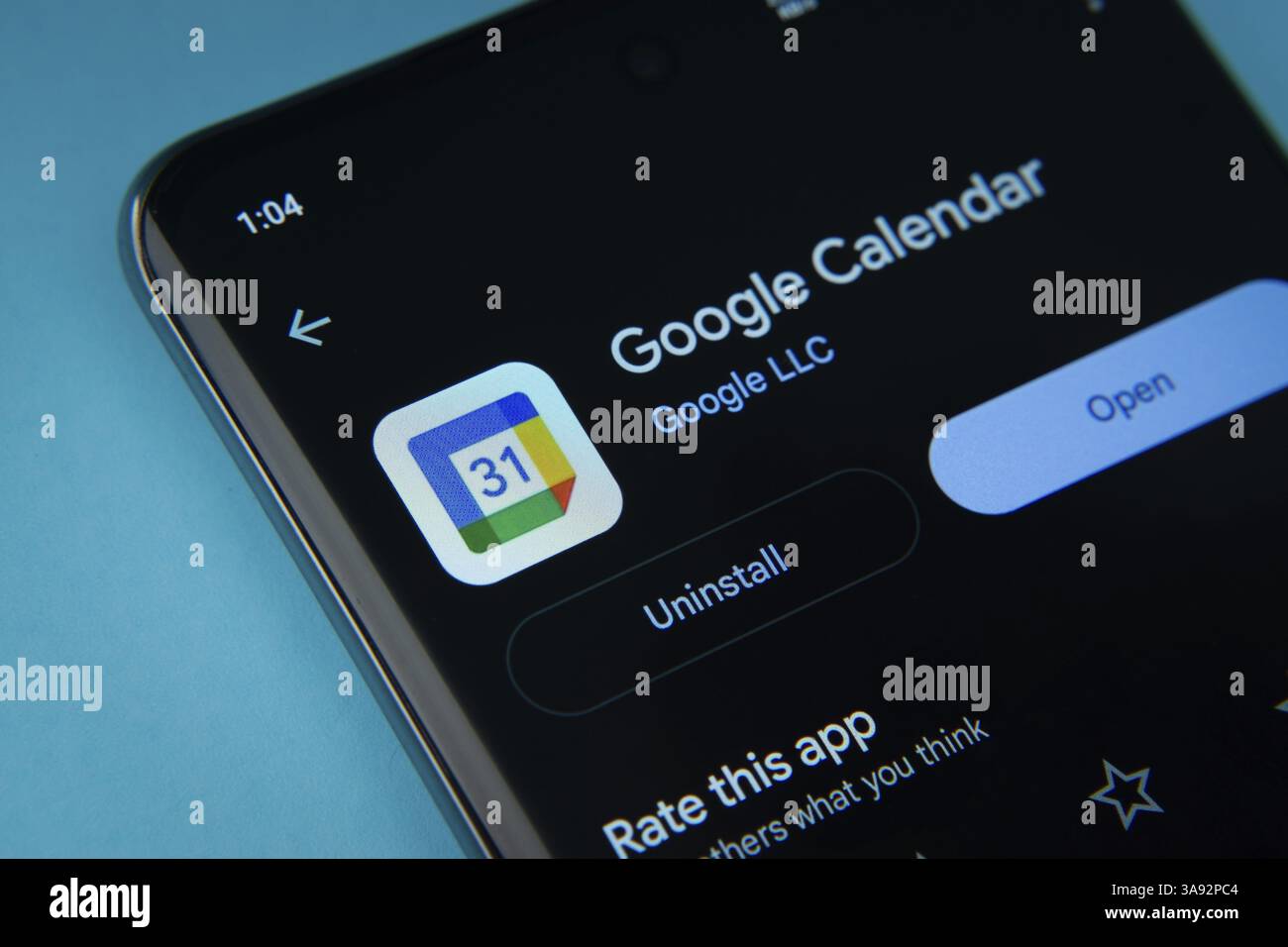 Die Google Kalender-App von Google Playstore wird auf einem Smartphone-Bildschirm angezeigt Stockfoto